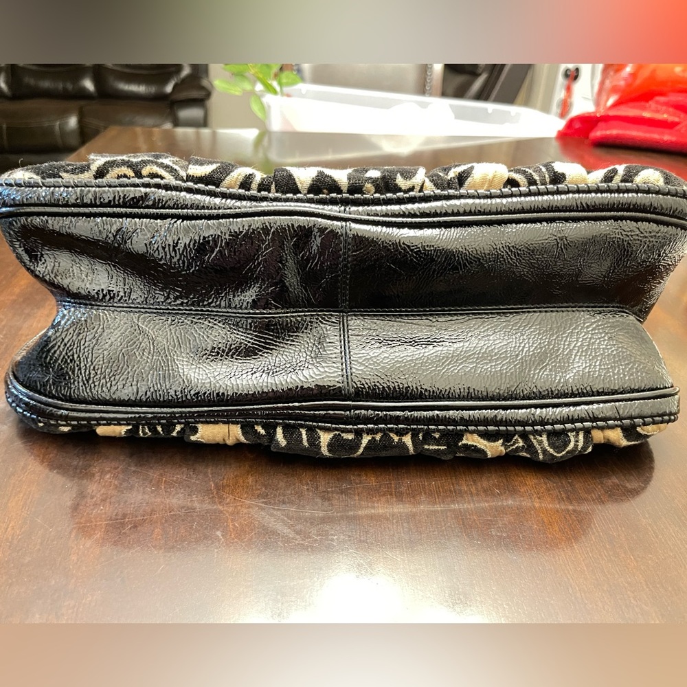 Isabella Fiore Tapestry Style Pattern Fabric and Black Patent Leather Hand bag. - Picture 6 of 8